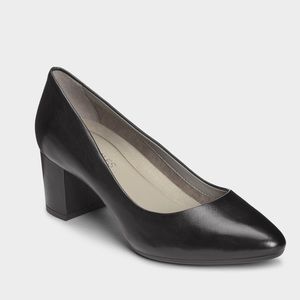 AEROSOLES Black “Silver Star” Pumps